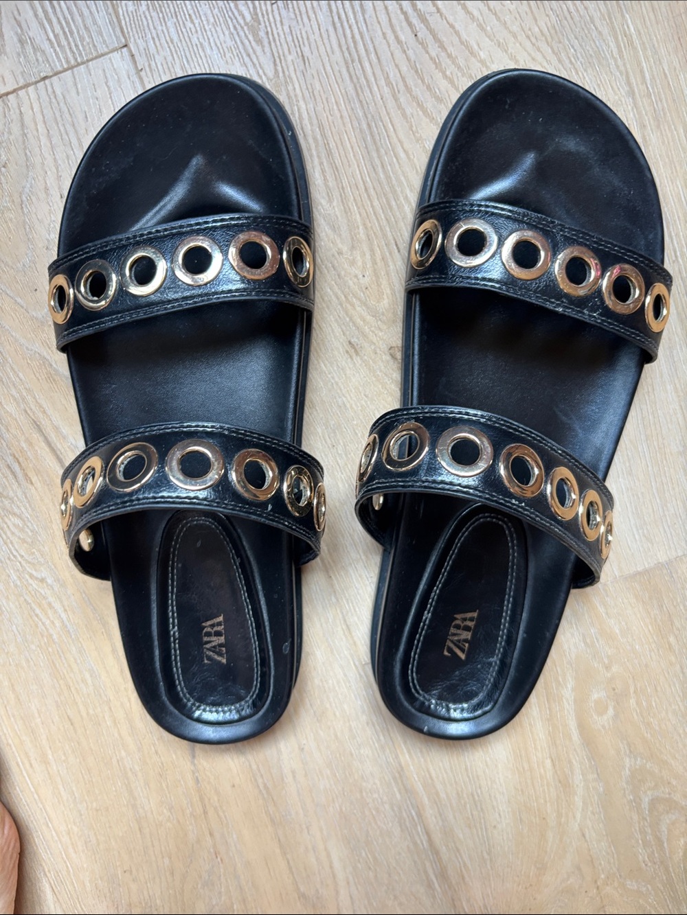 Zara Black Sandal Slides with Gold Eyelet Detail in 39 - Picture 5 of 6